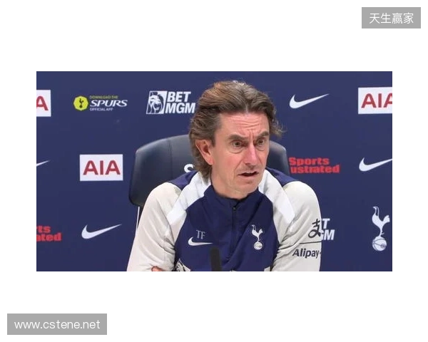 弗兰克:我不同意斯洛特的意见,范德芬不铲抢就不是合格后卫 弗兰克:我不同意斯洛特的意见,范德芬不铲抢就不是合格后卫