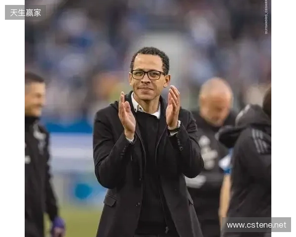 官方:罗塞尼尔出任切尔西主帅,签约至2032年 官方:罗塞尼尔出任切尔西主帅,签约至2032年