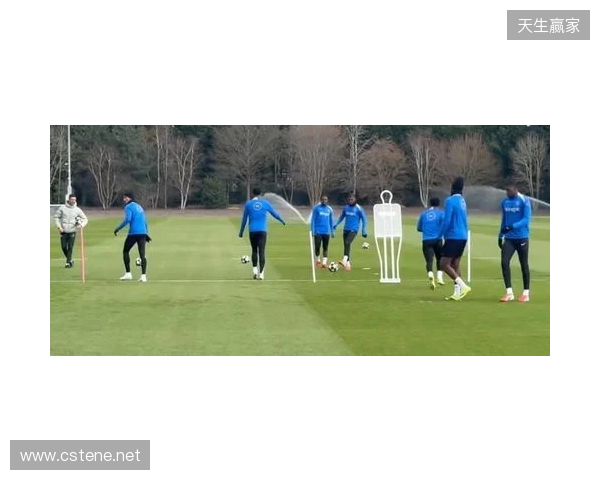 跟队:埃斯特旺参加了切尔西的公开训练,里斯、约恩森缺席 跟队:埃斯特旺参加了切尔西的公开训练,里斯、约恩森缺席